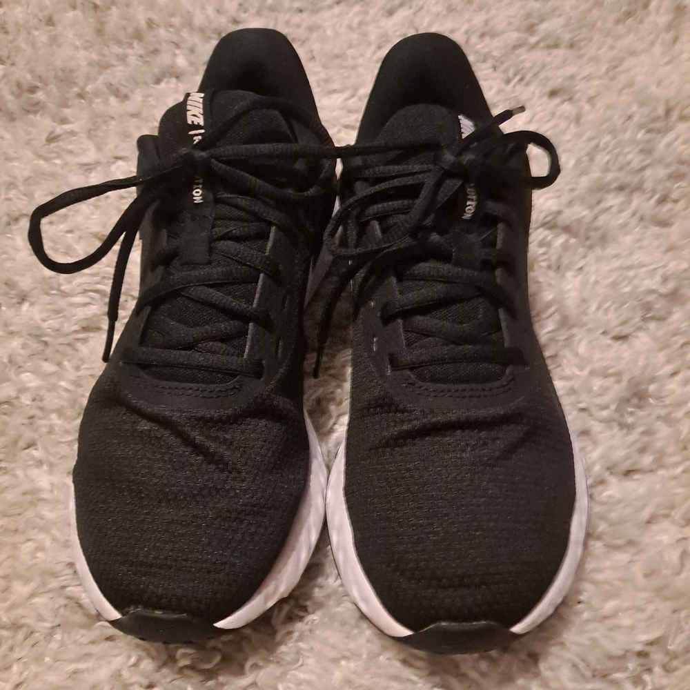 Nike Black and White Jogging Sneakers - Picture 6 of 9